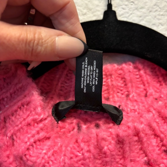Aqua by Bloomingdale's Girl’s hot pink sweater size Small - Picture 6 of 6